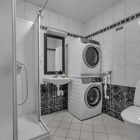 Stormly - Modern 1-bedroom With Sofa-bed, Free Parking, Quiet Area Leilighet