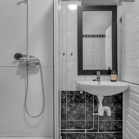 Stormly - Modern 1bed With Sofabed In Quiet Area *