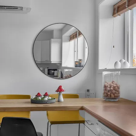 Stormly - Modern 1-bedroom With Sofa-bed, Free Parking, Quiet Area *