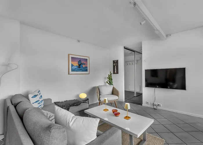 Stormly - Modern 1-bedroom With Sofa-bed, Free Parking, Quiet Area Apartamento Tromsø