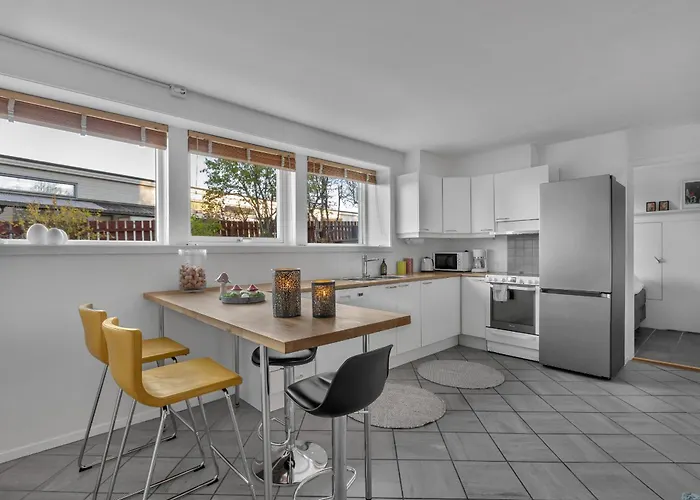 Stormly - Modern 1-bedroom With Sofa-bed, Free Parking, Quiet Area