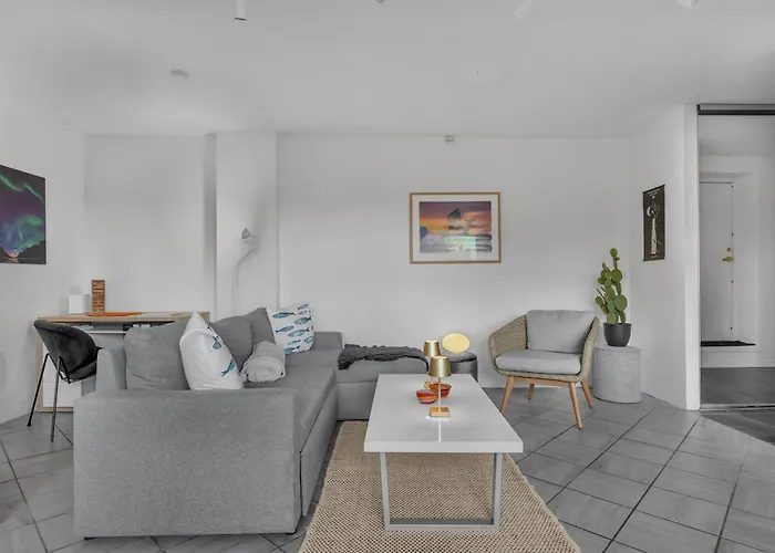 Apartamento Stormly - Modern 1-bedroom With Sofa-bed, Free Parking, Quiet Area