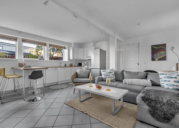 Stormly - Modern 1-bedroom With Sofa-bed, Free Parking, Quiet Area Apartamento *