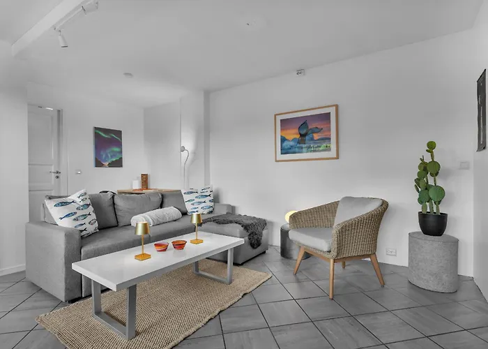 Stormly - Modern 1-bedroom With Sofa-bed, Free Parking, Quiet Area * Tromsø