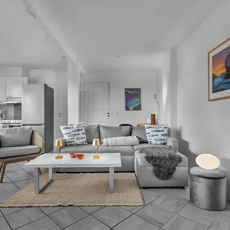 דירה Stormly - Modern 1-bedroom With Sofa-bed, Free Parking, Quiet Area טרומסה