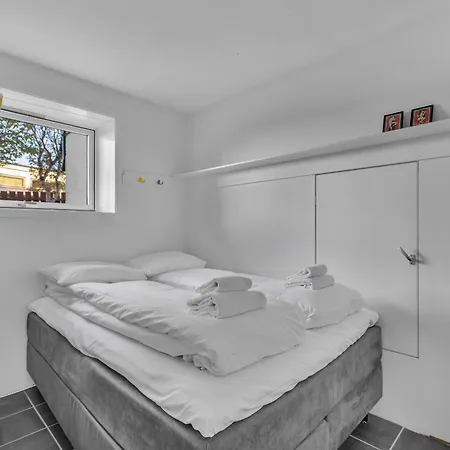 דירה Stormly - Modern 1-bedroom With Sofa-bed, Free Parking, Quiet Area *